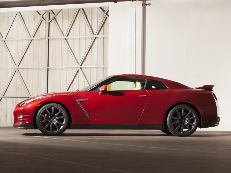  Nissan GT-R 2014 года  (US) (фото 6 из 7)